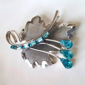 Beautiful Vintage Bond Boyd Sterling Silver Blue Crystal Leaf Brooch